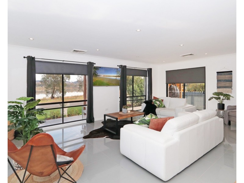 3 Eastlakes Drive, Lake Albert NSW 2650