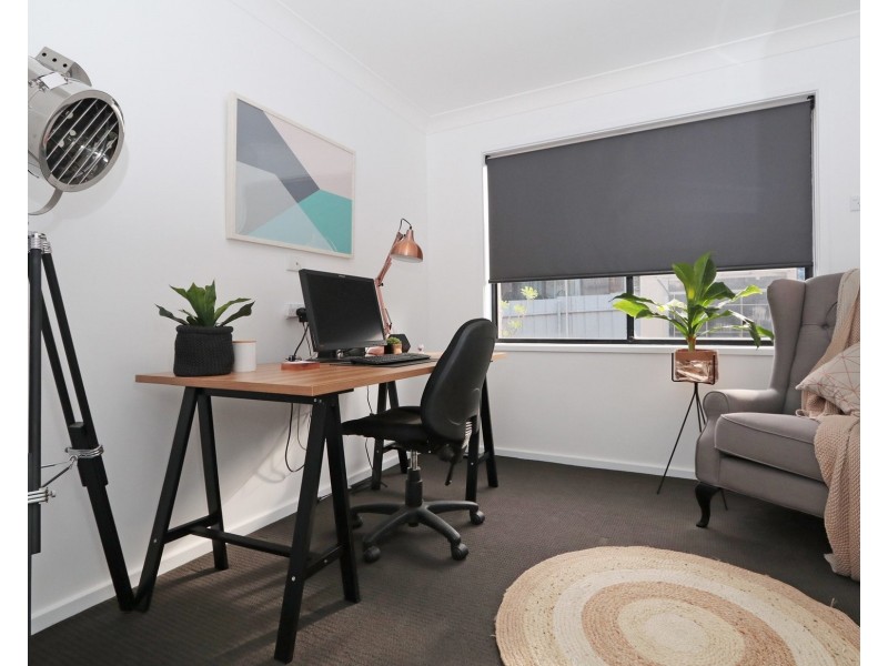 3 Eastlakes Drive, Lake Albert NSW 2650