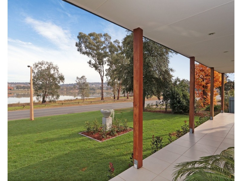 3 Eastlakes Drive, Lake Albert NSW 2650