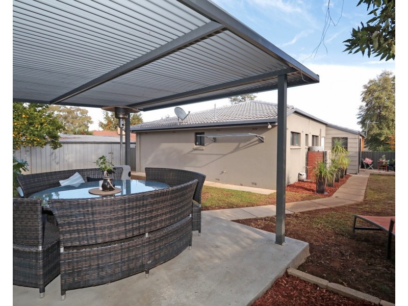 3 Eastlakes Drive, Lake Albert NSW 2650