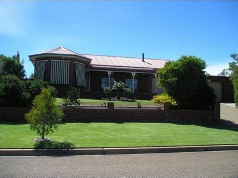 25 Amsterdam Crescent, Tolland NSW 2650