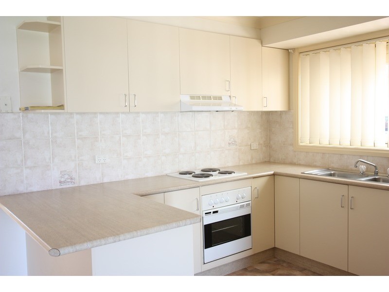 4 Tikki Place, Glenfield Park NSW 2650