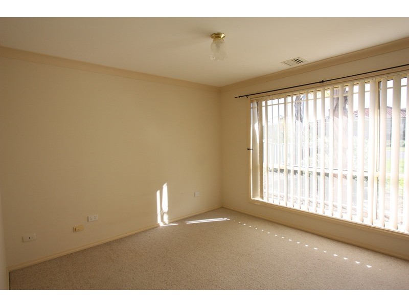 4 Tikki Place, Glenfield Park NSW 2650