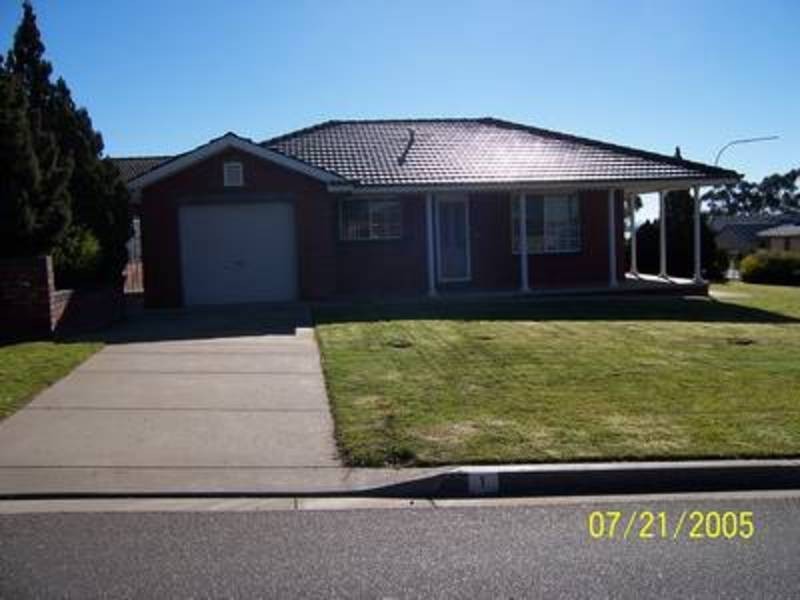 1/1 Keane Place, Kooringal NSW 2650