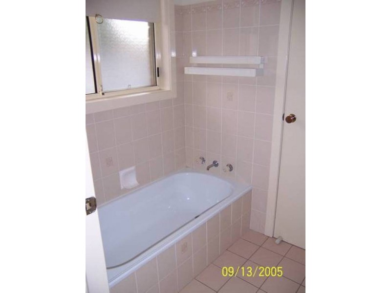 48 Dalman Parkway, Glenfield Park NSW 2650