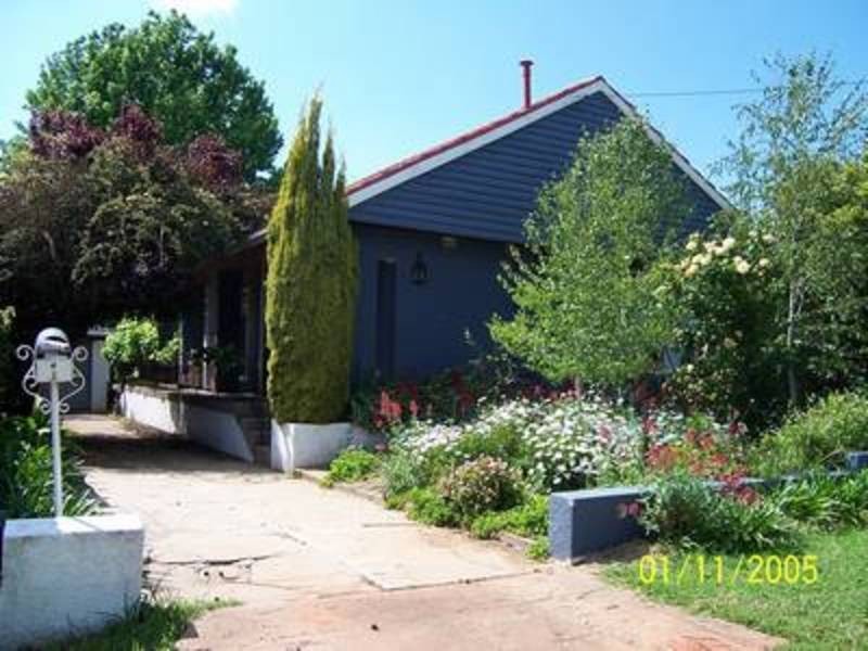 1 Heath Street, Turvey Park NSW 2650