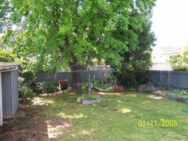 1 Heath Street, Turvey Park NSW 2650