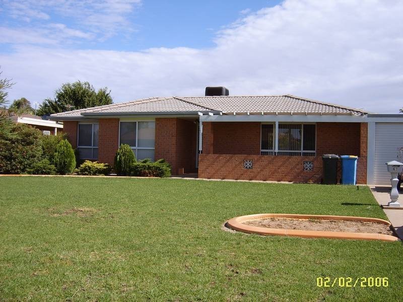 61 Grevillea Crescent, Lake Albert NSW 2650