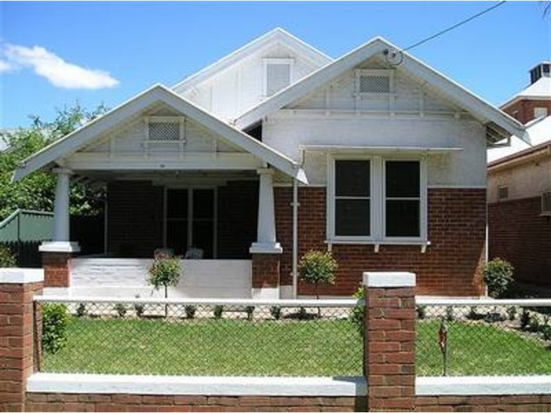 18 The Esplanade, Wagga Wagga NSW 2650