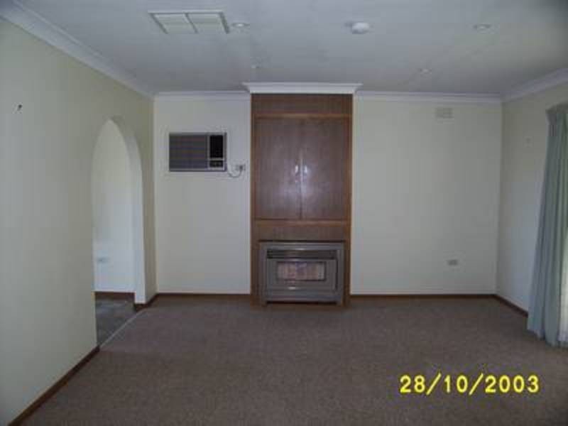 49 Wilks Avenue, Kooringal NSW 2650
