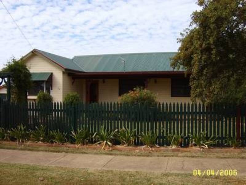 24 The Boulevard, Kooringal NSW 2650
