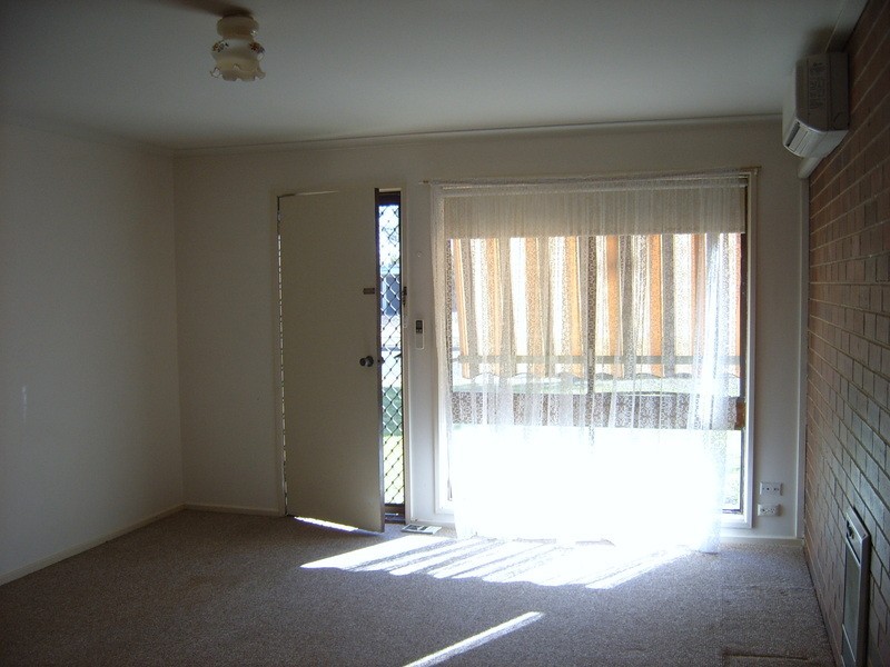 2/2 Inglis, Street, Lake Albert NSW 2650