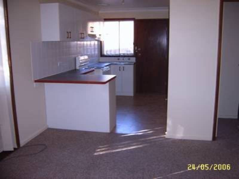 1/6 Nordlingen Drive, Tolland NSW 2650