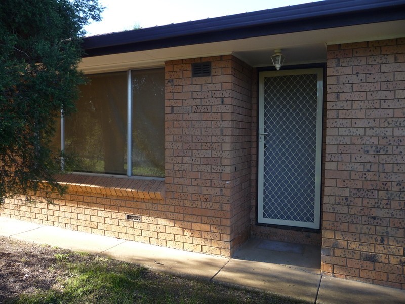 2/32 Cutler Avenue, Kooringal NSW 2650