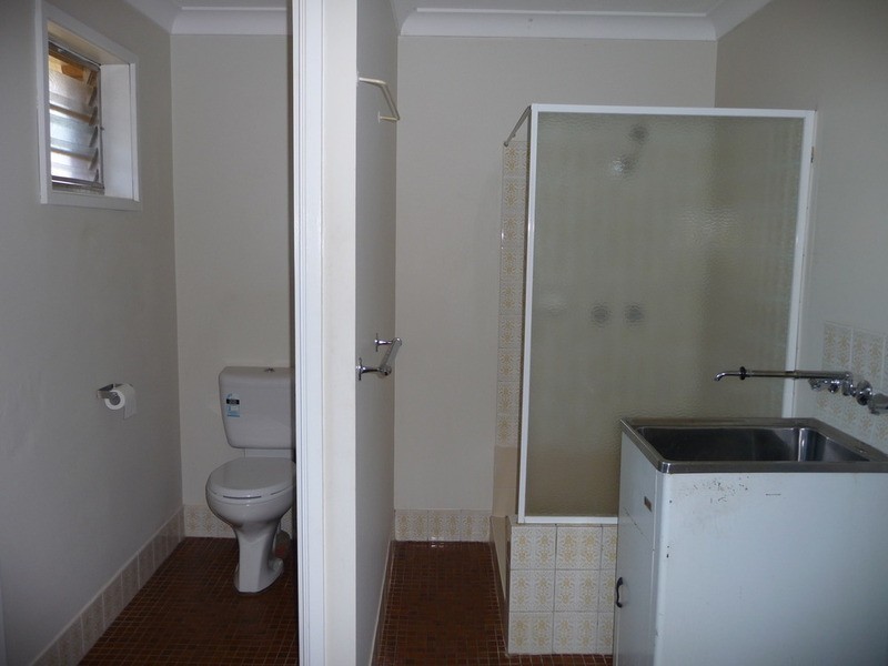 2/32 Cutler Avenue, Kooringal NSW 2650