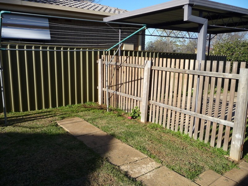 2/32 Cutler Avenue, Kooringal NSW 2650