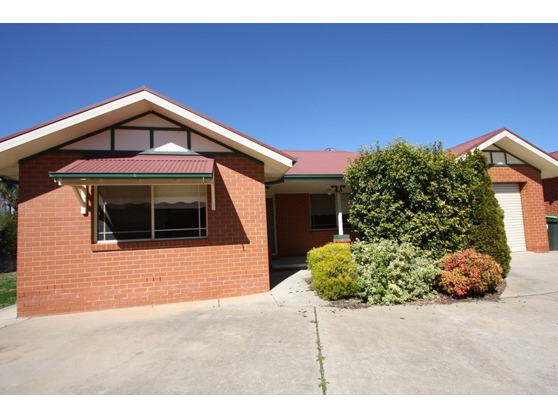 5/2 Bamarook Crescent, Glenfield Park NSW 2650