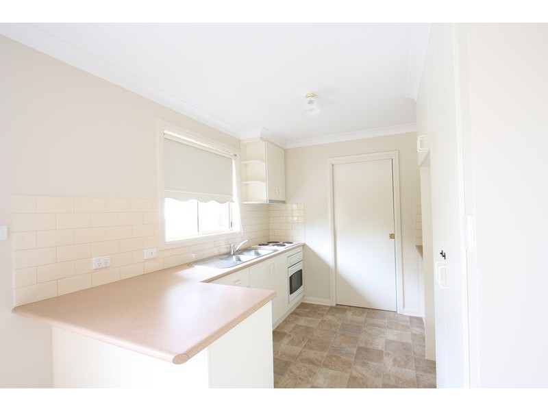 5/2 Bamarook Crescent, Glenfield Park NSW 2650