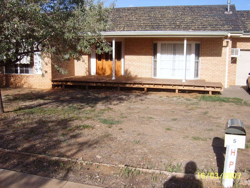5 Plumpton Road, Wagga Wagga NSW 2650