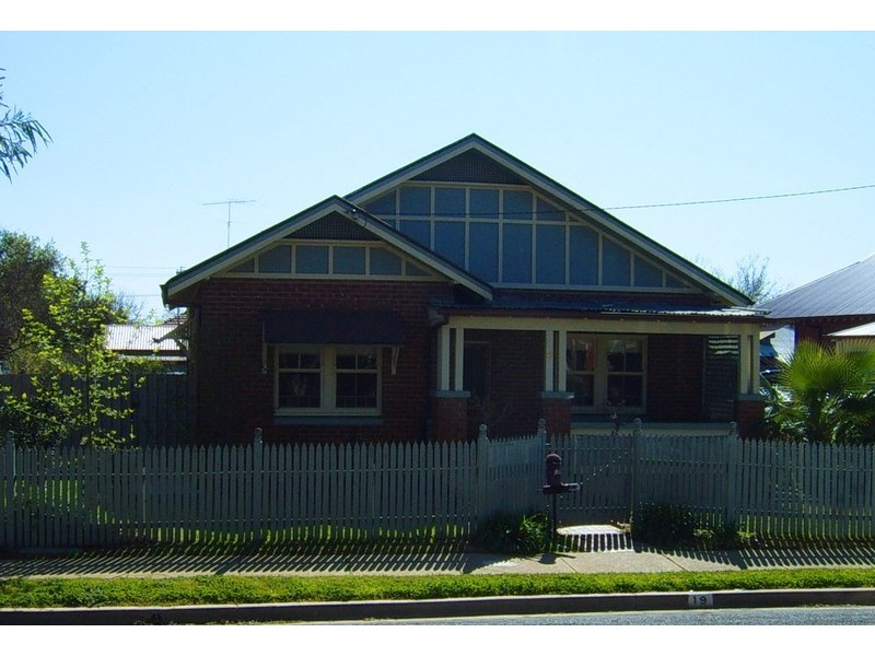 19 Gormly Avenue, Wagga Wagga NSW 2650