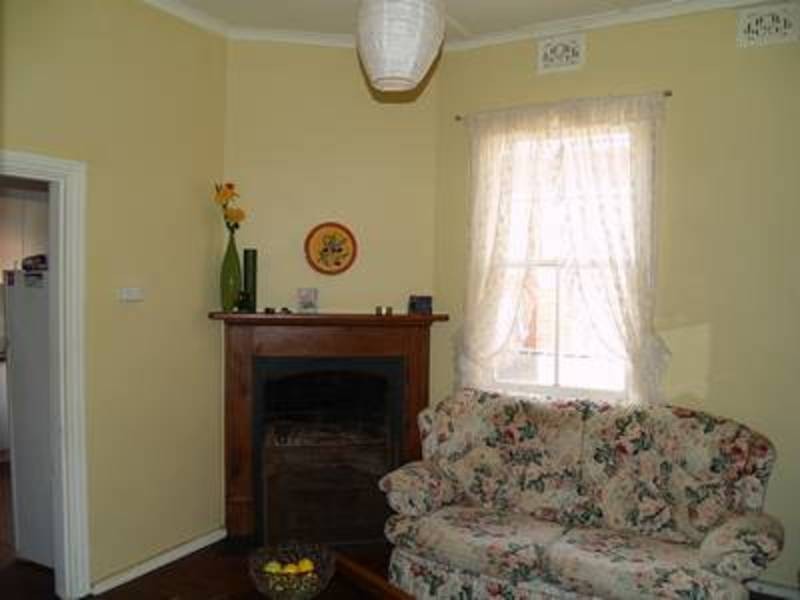 107 Tompson Street, Wagga Wagga NSW 2650