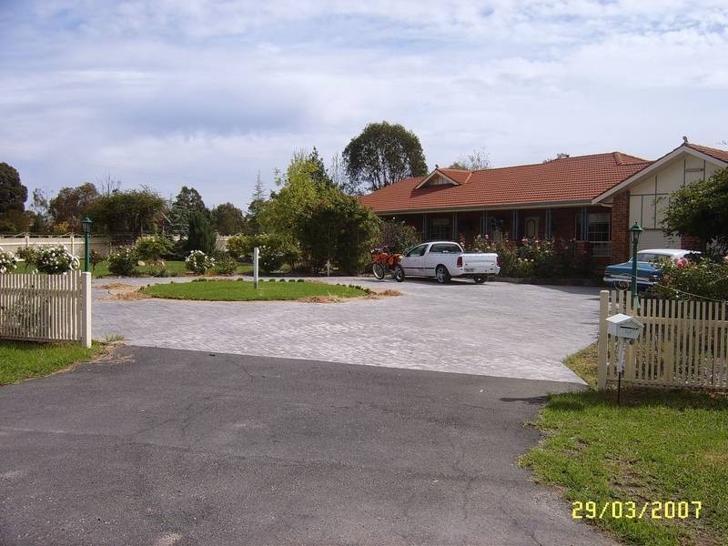 1 Angela Road, Lake Albert NSW 2650