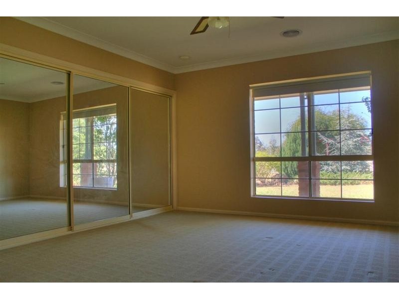 1 Angela Road, Lake Albert NSW 2650