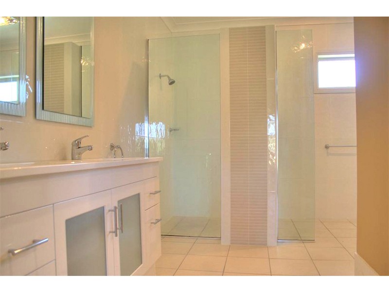 1 Angela Road, Lake Albert NSW 2650