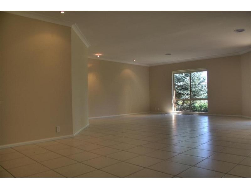 1 Angela Road, Lake Albert NSW 2650