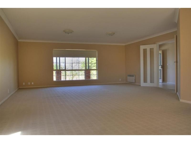 1 Angela Road, Lake Albert NSW 2650