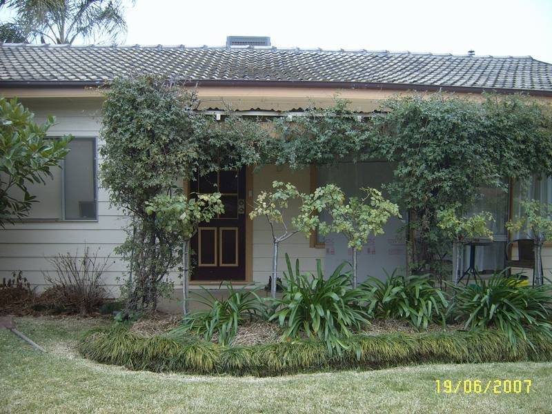 10 Koora Place, Mount Austin NSW 2650