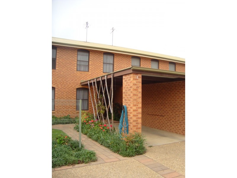 4/28 Lampe Avenue, Wagga Wagga NSW 2650