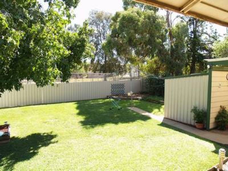 40 Fairbairn Crescent, Kooringal NSW 2650