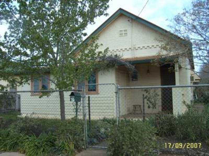 32 Travers Street, Wagga Wagga NSW 2650