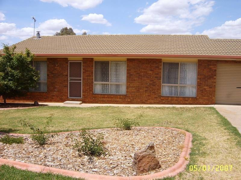 66 Pugsley Avenue, Estella NSW 2650