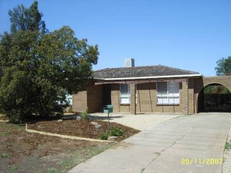 1 King Street, Lake Albert NSW 2650