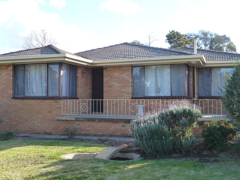 42 Fairbairn Crescent, Kooringal NSW 2650