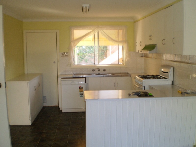 42 Fairbairn Crescent, Kooringal NSW 2650
