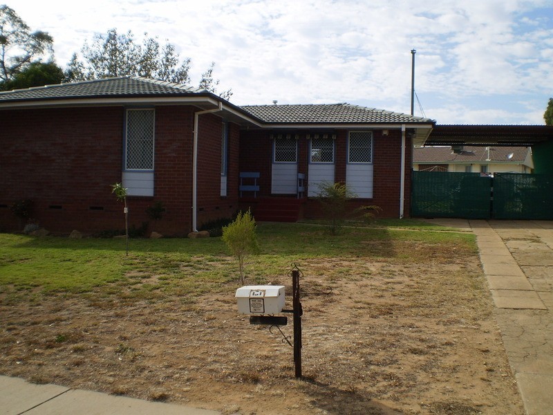 6 Mumford Street, Ashmont NSW 2650