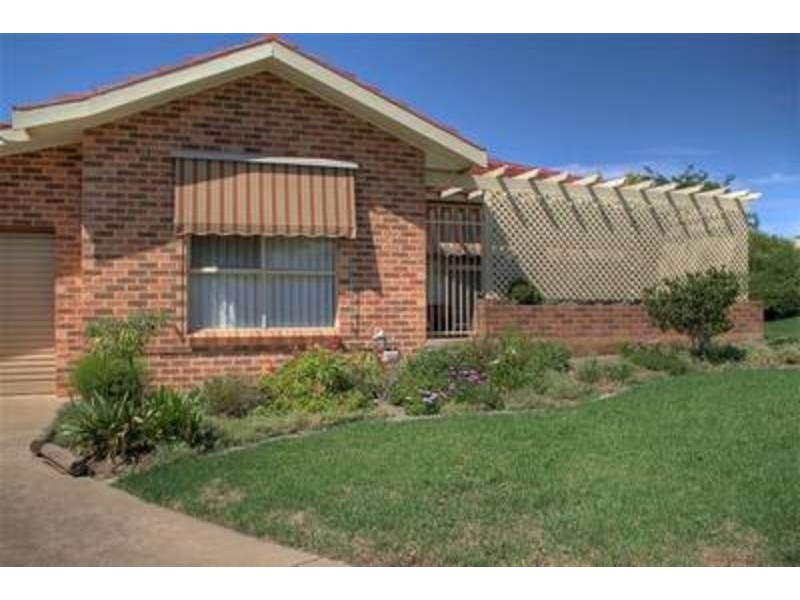 2/2 Overdale Drive, Wagga Wagga NSW 2650