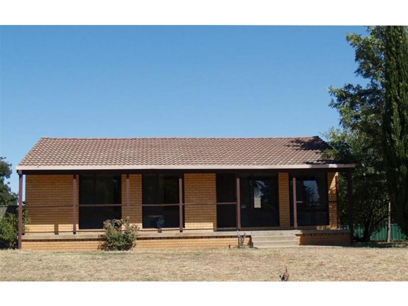 8 Arnott Street, Ashmont NSW 2650