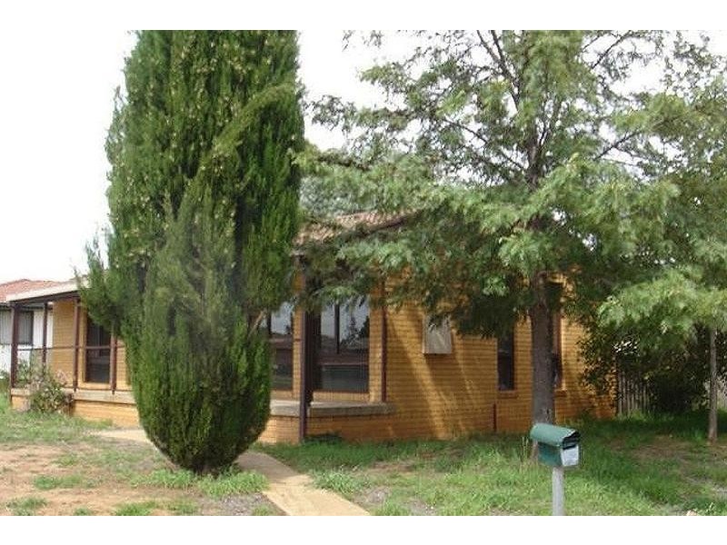 8 Arnott Street, Ashmont NSW 2650