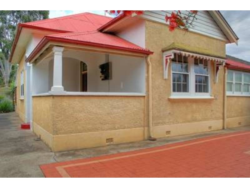 18 Norman Street, Turvey Park NSW 2650