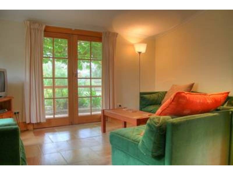 18 Norman Street, Turvey Park NSW 2650