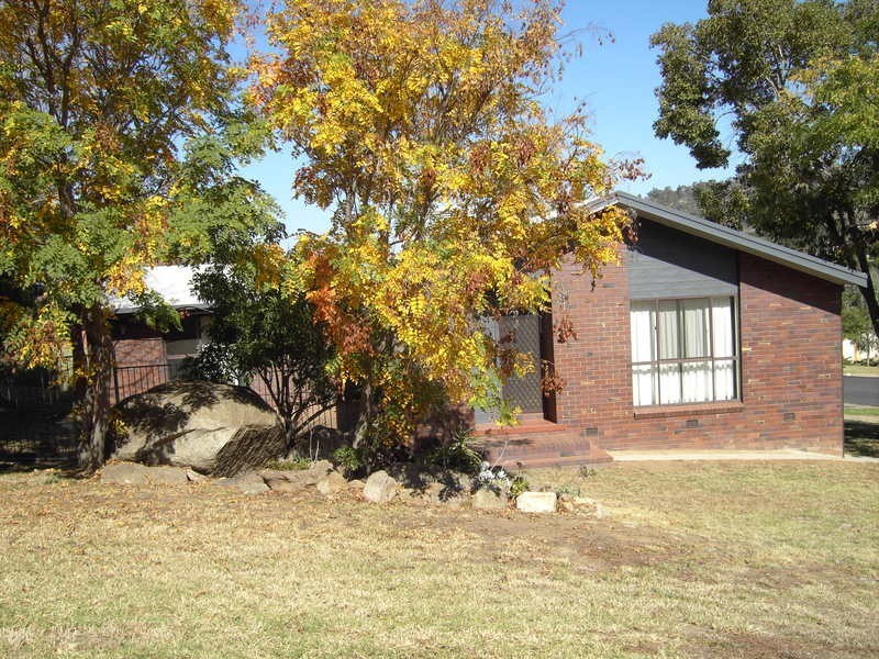 9 Kilpatrick Street, Kooringal NSW 2650