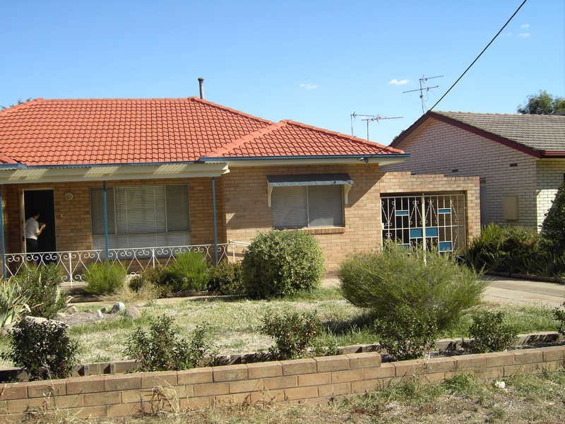 16 Acacia Street, Kooringal NSW 2650