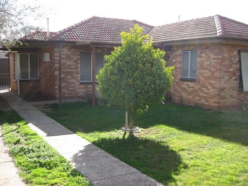 4 Karen Street, Tolland NSW 2650