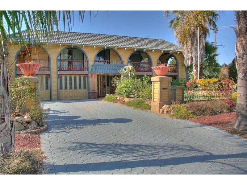 70 Balmoral Crescent, Lake Albert NSW 2650