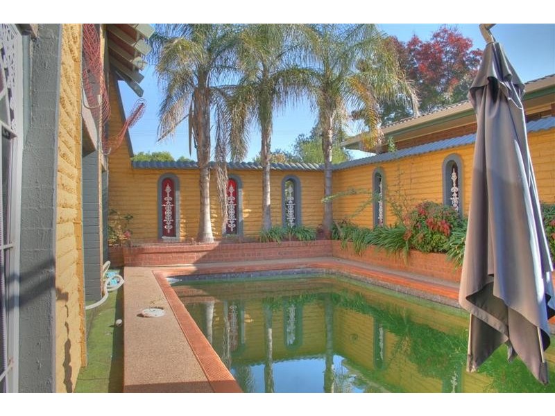 70 Balmoral Crescent, Lake Albert NSW 2650