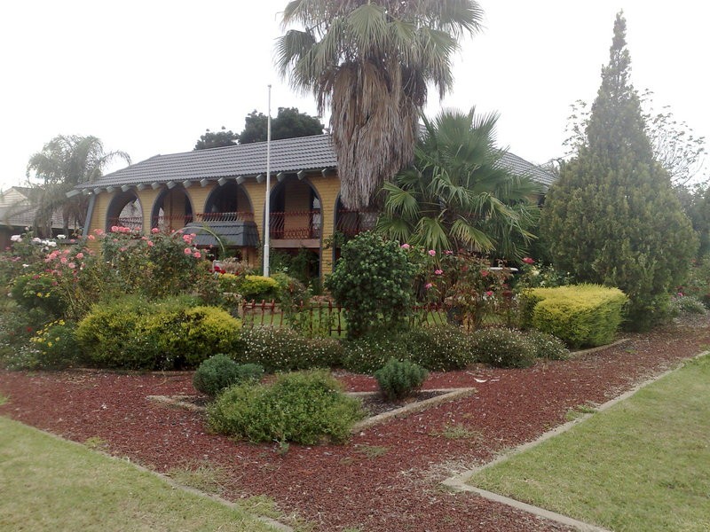 70 Balmoral Crescent, Lake Albert NSW 2650